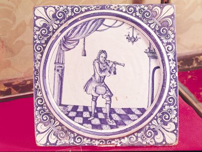 Dlaždice zobrazující klarinetistu, 1706 (fajáns) od French School