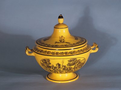 Tureen s černým tištěným designem, cca 1820 (fajáns) od French School