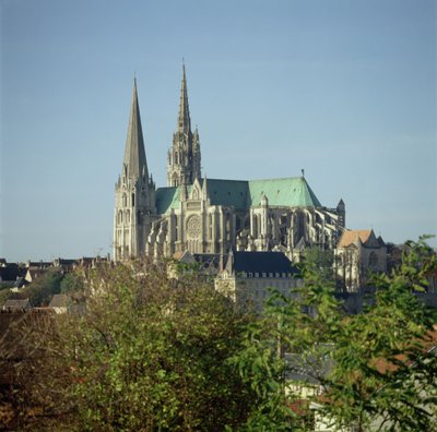 Pohled na katedrálu v Chartres, od jihovýchodu, zahájena 1194 od French School