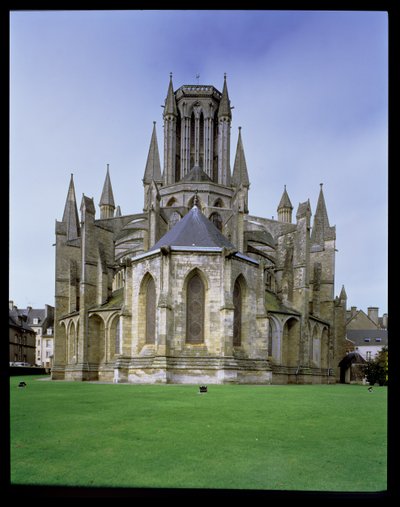 Pohled na katedrálu Coutances od východu od French School