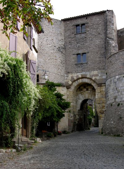 Pohled na Porte des Ormeaux od French School
