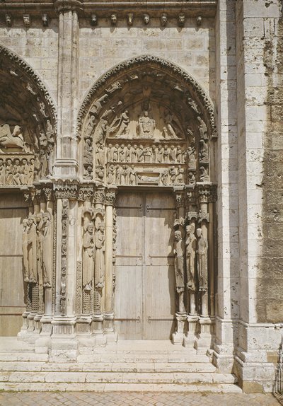 Pohled na jižní dveře královského portálu, asi 1145-50 od French School