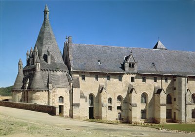 Pohled na Tour dEvrault a refektář od French School