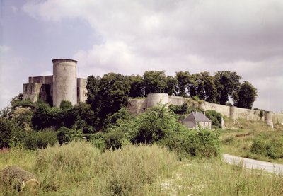 Pohled na Tour de Talbot a hradní hrad (viz také 87683) od French School