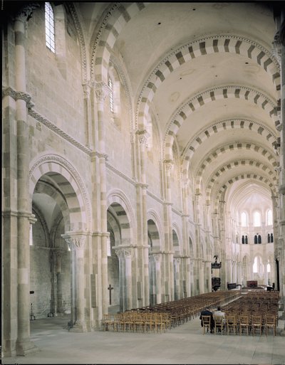 Pohled do interiéru lodi, 12. stol od French School