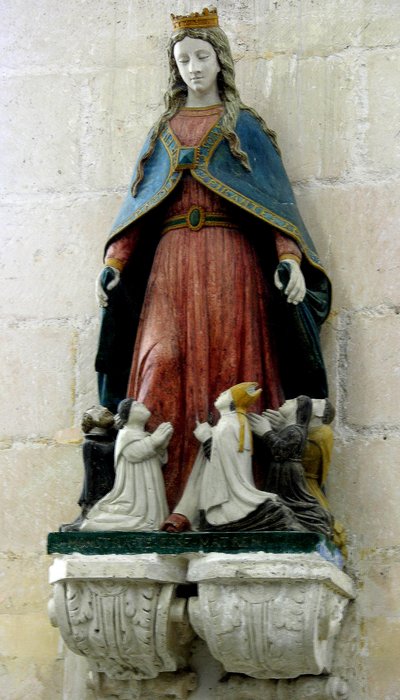 Virgin Protecting the Clergye (polychromovaný kámen) od French School