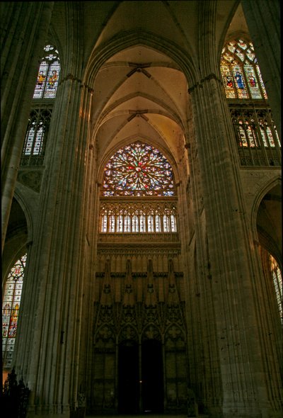 Okno zobrazující jižní transept od French School
