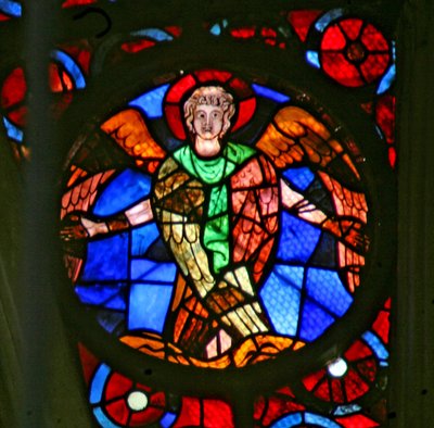 Okno w141 zobrazující andělskou Hierarchii: Seraphim od French School