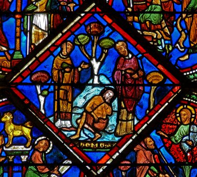 Okno w15 zobrazující scénu v okně Milosrdného Samaritána: Kněz a Levi ignorují poutníka od French School