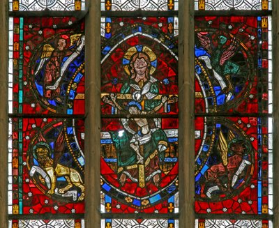Okno w200 zobrazující Trojici obklopenou emblémy evangelistů od French School