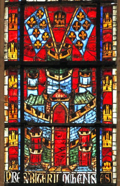 Okno w205 zobrazující zámek a vlajky s fleur-de-lis od French School