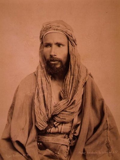 Portrét egyptského beduína (sépiová fotografie) od G. Lekegian