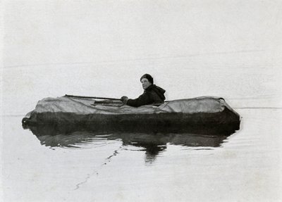 Campbell na kajaku, 1911, 1913 od G. Murray Levick
