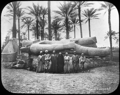 Padlá kolosální socha Ramesese Velikého, Memphis, Egypt, c1890 od Gabriel Lekegian