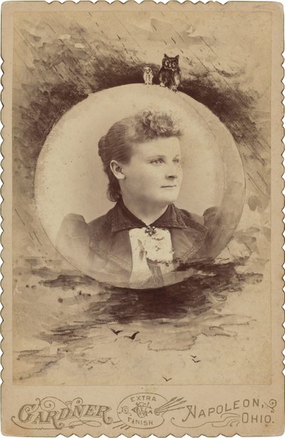 Portrét ženy, 90. léta 19. století (fotografie) od Gardner Studio