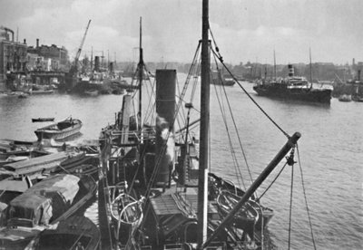 The Pool of London, 1919 od Garratt and Atkinson