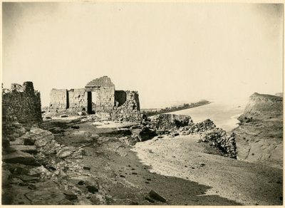 Ruiny chrámu, s Nilem v pozadí, Qasr Ibrim, Egypt, fotografie Georg Steindorff, cca 1930 od Georg Steindorff