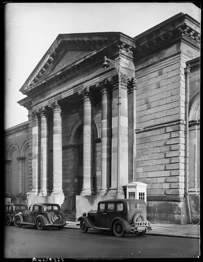 Market Hall, North Street, Wolverhampton, jaro 1942. od George Bernard Mason