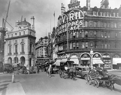 Piccadilly Circus, City of Westminster, Londýn, počátek 20. století. od George Davison Reid