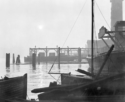 Východ slunce nad nábřeží Lambeth při pohledu na východ, Londýn, počátek 30. let od George Davison Reid