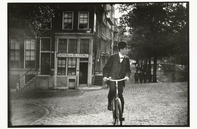 Cyklista na Keizersgracht v Amsterdamu od George Hendrik Breitner