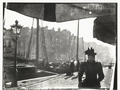 Portrét ženy procházející se po Prinsengrachtu v Amsterdamu od George Hendrik Breitner