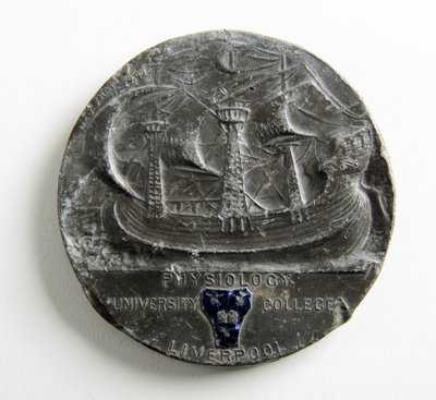 Medaile George Holta Liverpoolské univerzity za fyziologii od George James Frampton
