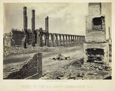Ruiny R.R. Depot Charleston, S.C., 1865. od George N. Barnard