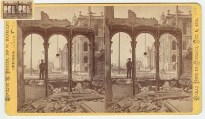 Stereograf soudní budovy při pohledu přes ruiny východní strany Clark Street po požáru v Chicagu v roce 1871, 1871 (černobílá fotografie na držáku karty) od George N. Barnard