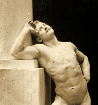 Eugen Sandow, v klasické starověké řecko-římské póze, kolem roku 1894 od George Steckel