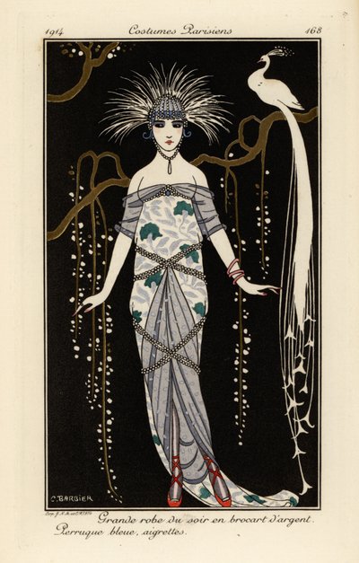 Velké večerní šaty ze stříbrného brokátu, modré paruky a peří. od Georges Barbier