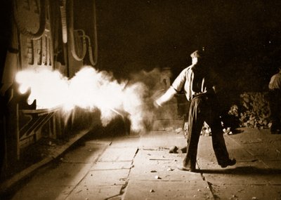 Neustálá činnost v železárnách, z "Německa: Vydalo nakladatelství Volk und Reich Verlag Berlin. od German Photographer