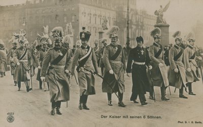 Německý císař Vilém II. se svými šesti syny. Pohlednice odeslaná v roce 1913. od German Photographer