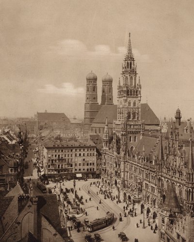 Munchen / Mnichov: Marienplatz s novou radnicí (čb foto) od German Photographer