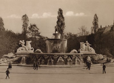 Munchen / Mnichov: Wittelsbacher Brunnen (čb fotografie) od German Photographer