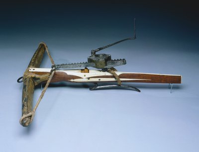 Kuše, cca 1460-70 (dřevo, kost, rohovina, železo, ocel a pergamen) od German School