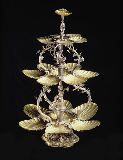 Reliéfní střed stolu s nádobím ve tvaru mušle od D.T. Moye, Hamburg, 1633-44 (stříbrně zlacené) od German School