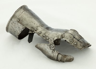Levá rukavice, cca 1490-1510 (ocel a kůže) od German School