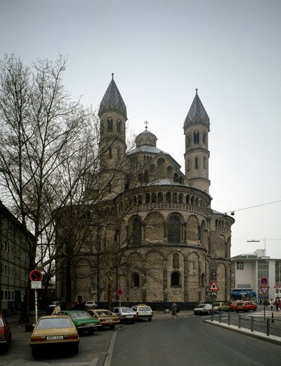 Románské umění: pohled na kostel Apotres od German School