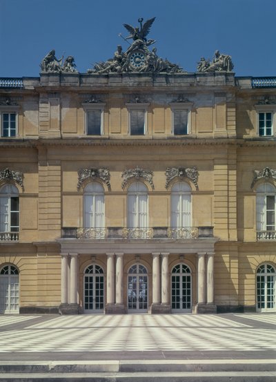 Mramorové nádvoří, které navrhl Georg Carl Heinrich von Dollmann (foto) od German School