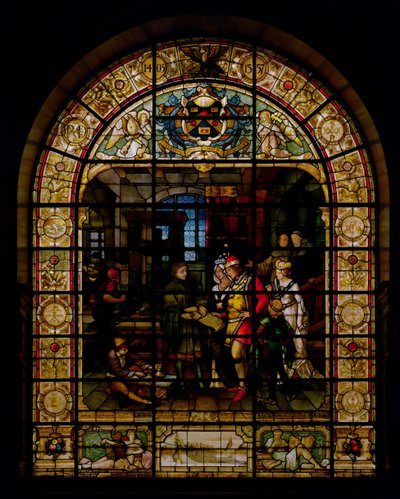 William Caxton ukazuje svou první tištěnou knihu Edwardu IV. a jeho manželce Elizabeth Woodville v roce 1477, od Mayer and Co., mnichovská firma působící v Londýně, kolem roku 1880 (okno z barevného skla) od German School