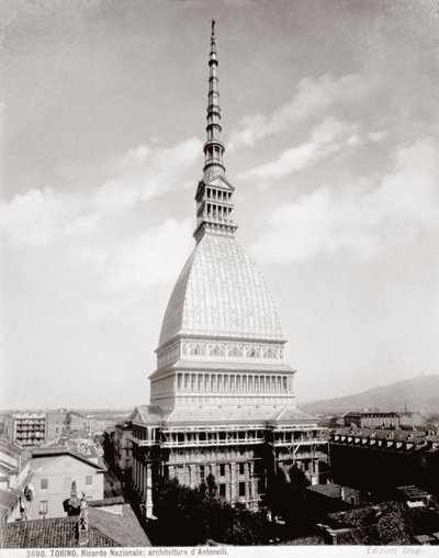 Pohled na Antonellian Mole v Turíně, c.1890 od Giacomo Brogi
