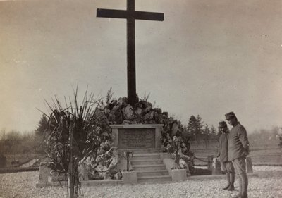 Album "Pictures of War II": válečný památník v Gradisca (černobílá fotografie) od Gigliucci Gigliucci