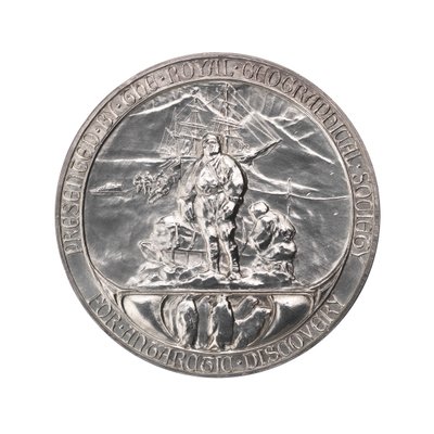 Medaile Královské geografické společnosti: (stříbrná): Scottova antarktická expedice 1902-1904, cca 1904 (stříbrná) od Gilbert Bayes