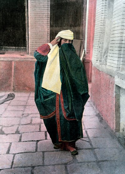 Perská žena v tradičním kroji, c1890. od Gillot