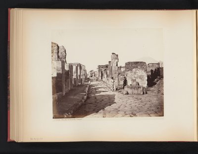 Pohled na Strada di Sallustio v Pompejích, Itálie Strada di Salustio. Pompeje (název na objektu) od Giorgio Sommer (attributed to)