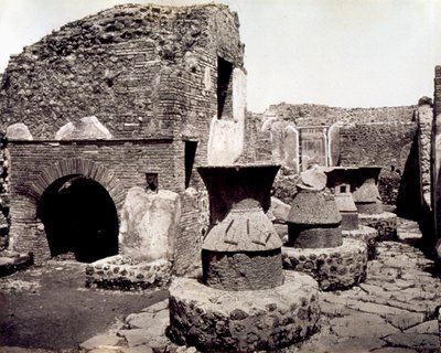 Pompeje: pohled na pekařskou dílnu od Giorgio Sommer