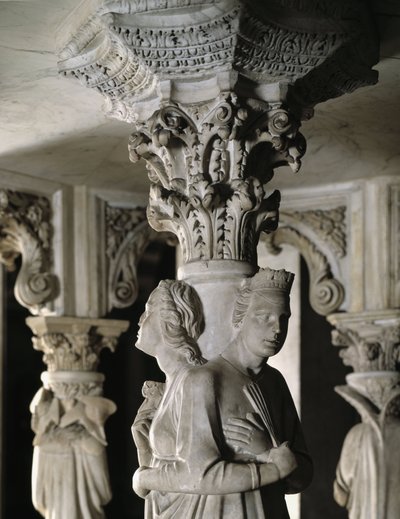 Detail sochařských skupin podpírajících židli realizované Giovannim Pisano (1248-1314): Theologales Vertus (Detail soch podpírajících mramorovou kazatelnu, Teologické ctnosti) 1302-1311 Cathedrale de Pisa (Duomo di Pisa), Itálie od Giovanni Pisano
