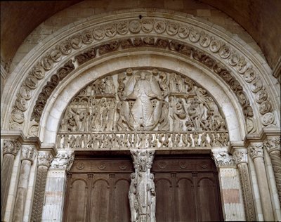 Románské umění: Tympan vytesaný představující poslední soud. Socha mistra Gislebertuse (asi 1130-1140). Cathedrale Saint-Lazare (Saint Lazare od Gislebertus