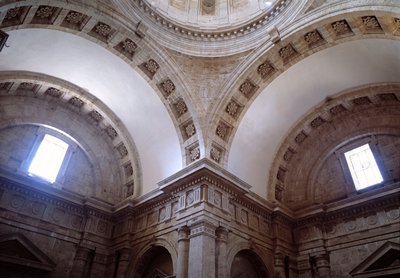 Vnitřní pohled na kostel San Biagio (1518-1545) od Giuliano Giamberti da Sangallo